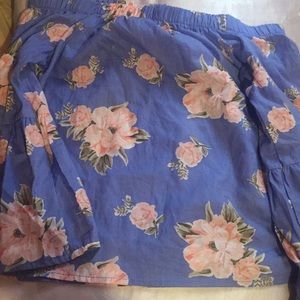 Crop top lavender shirt with light pink flowers🌸